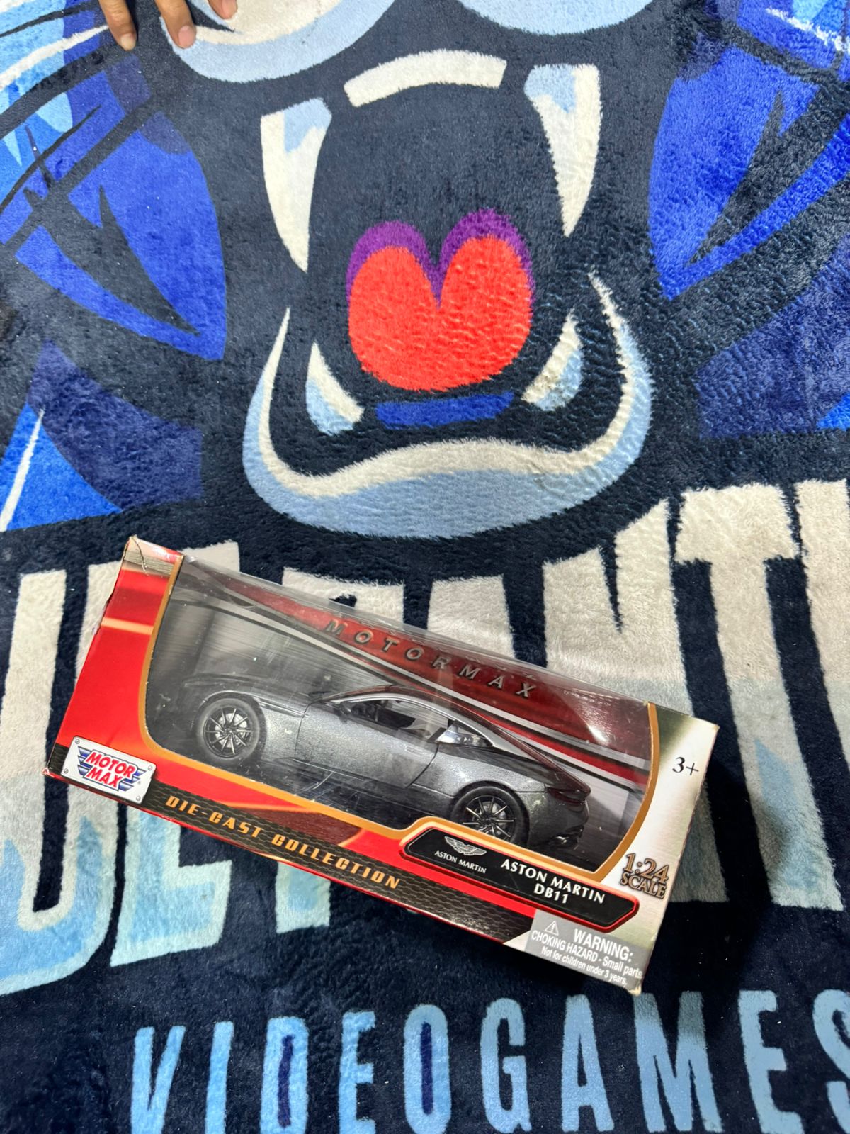 Aston Marting DB11 1/24