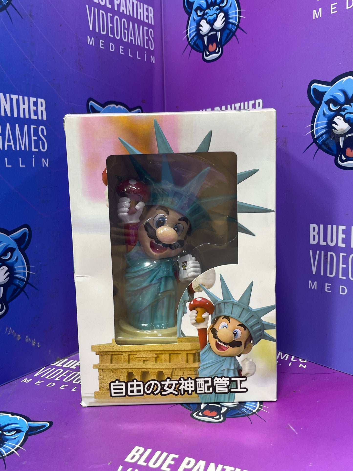 Mario estatua libertad