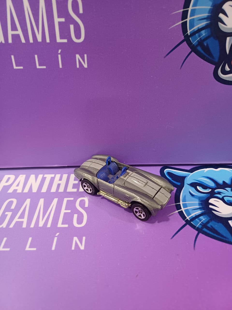 Hotwhells Diecats Abre capota