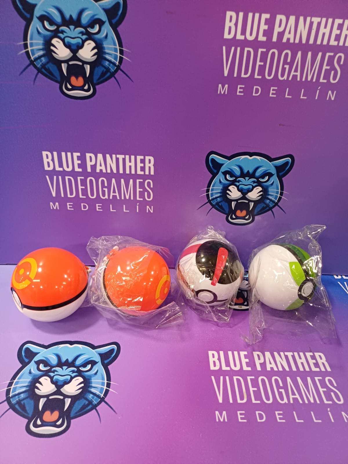 Pokebola Grande ( Incluye 1 figura)