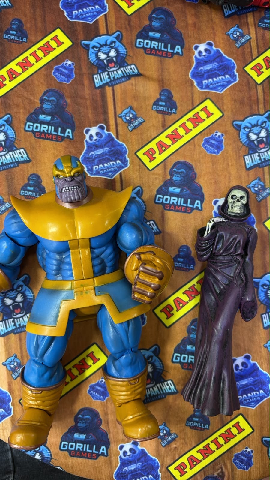 Thanos con Lady Death Marvel Select
