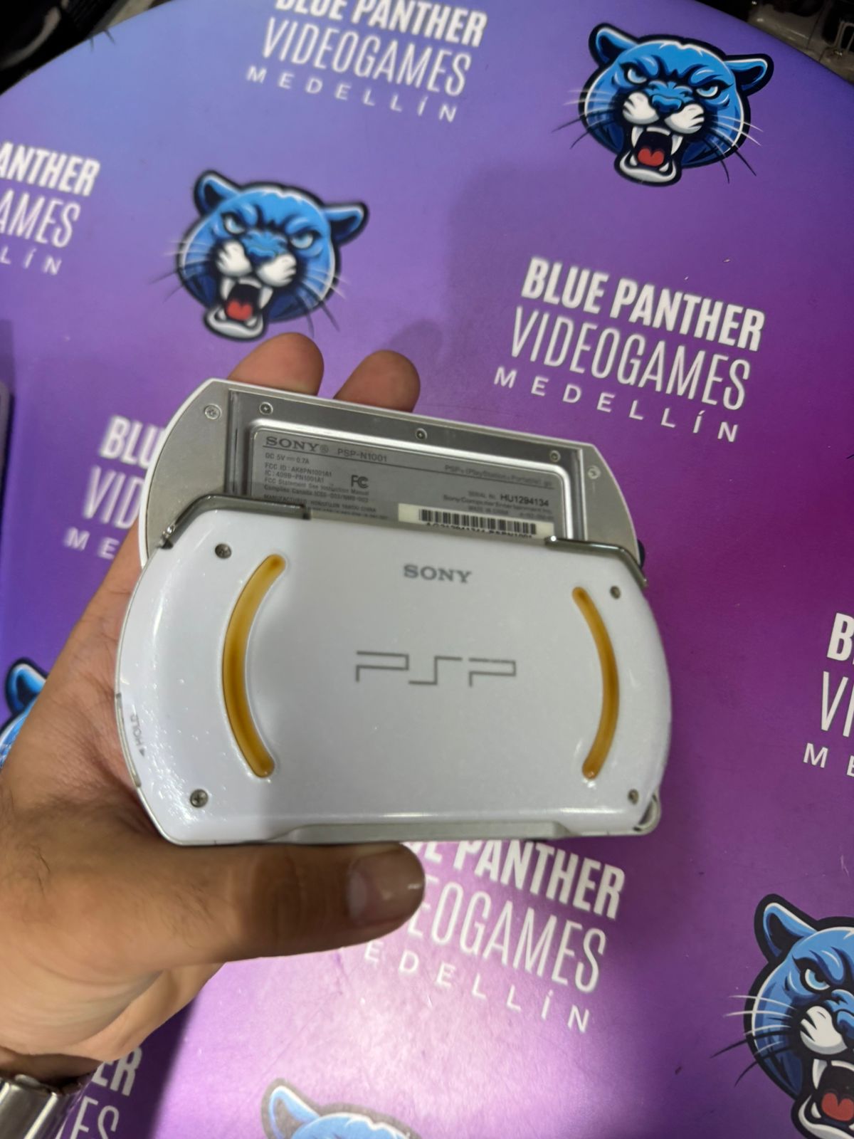 PSP Go programado con 10 juegos