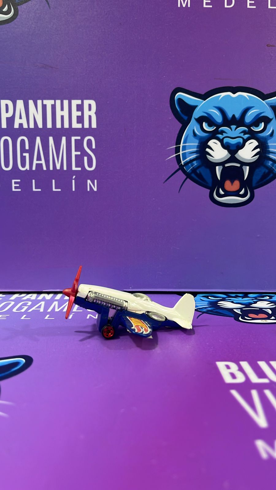 Hotwhells Nuevos Camionetas Avion