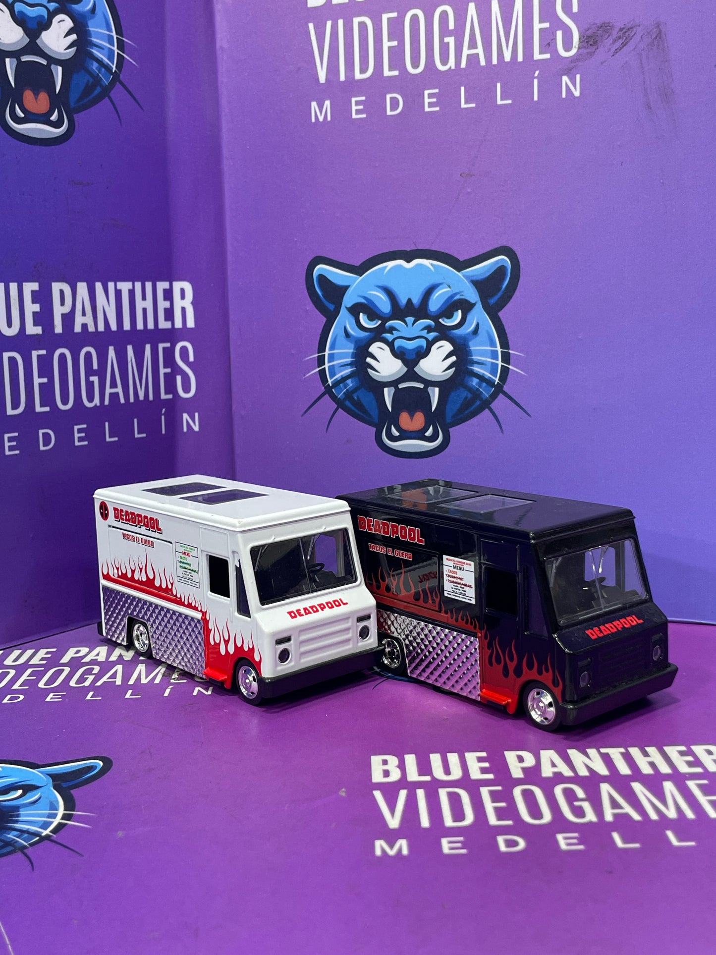 Deadpool auto 2 colores