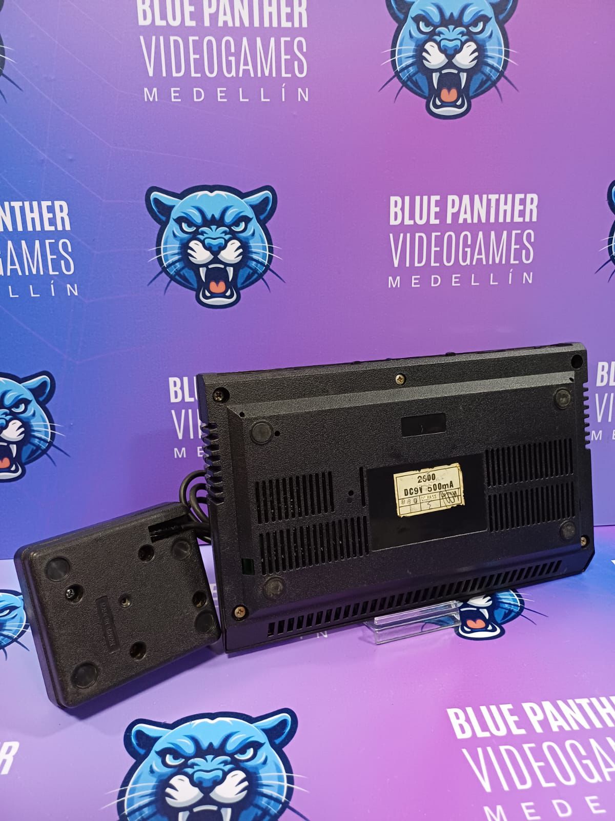 Atari 2600 copia de la epoca con juegos