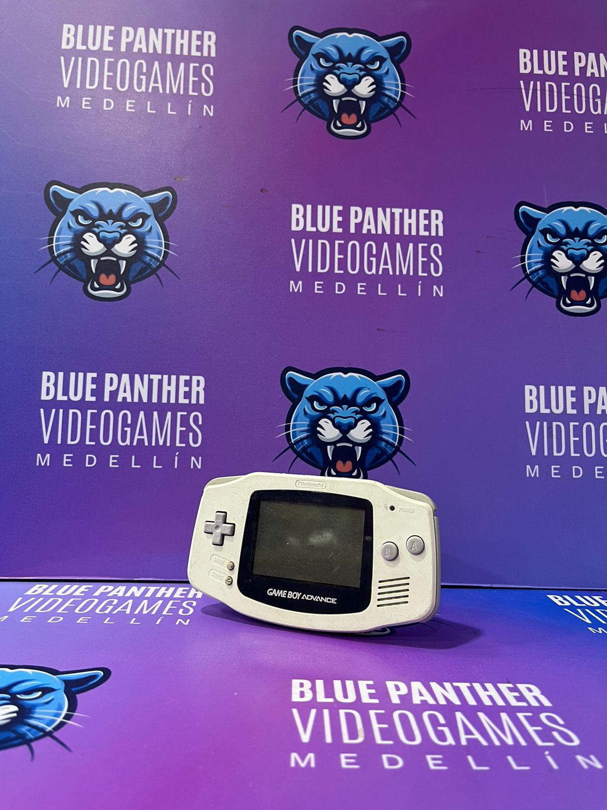 Game Boy Advance blanca vidrio rayado