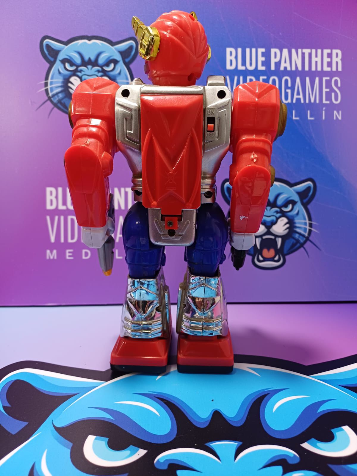 Robot Vintage con armas