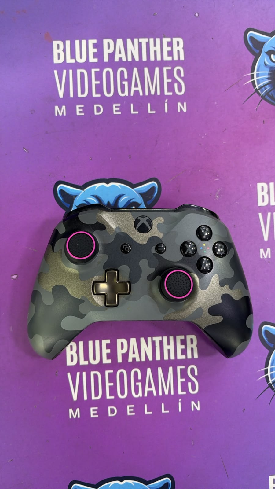 Control Inalámbrico Xbox One Camuflado Militar Gris y Negro usado