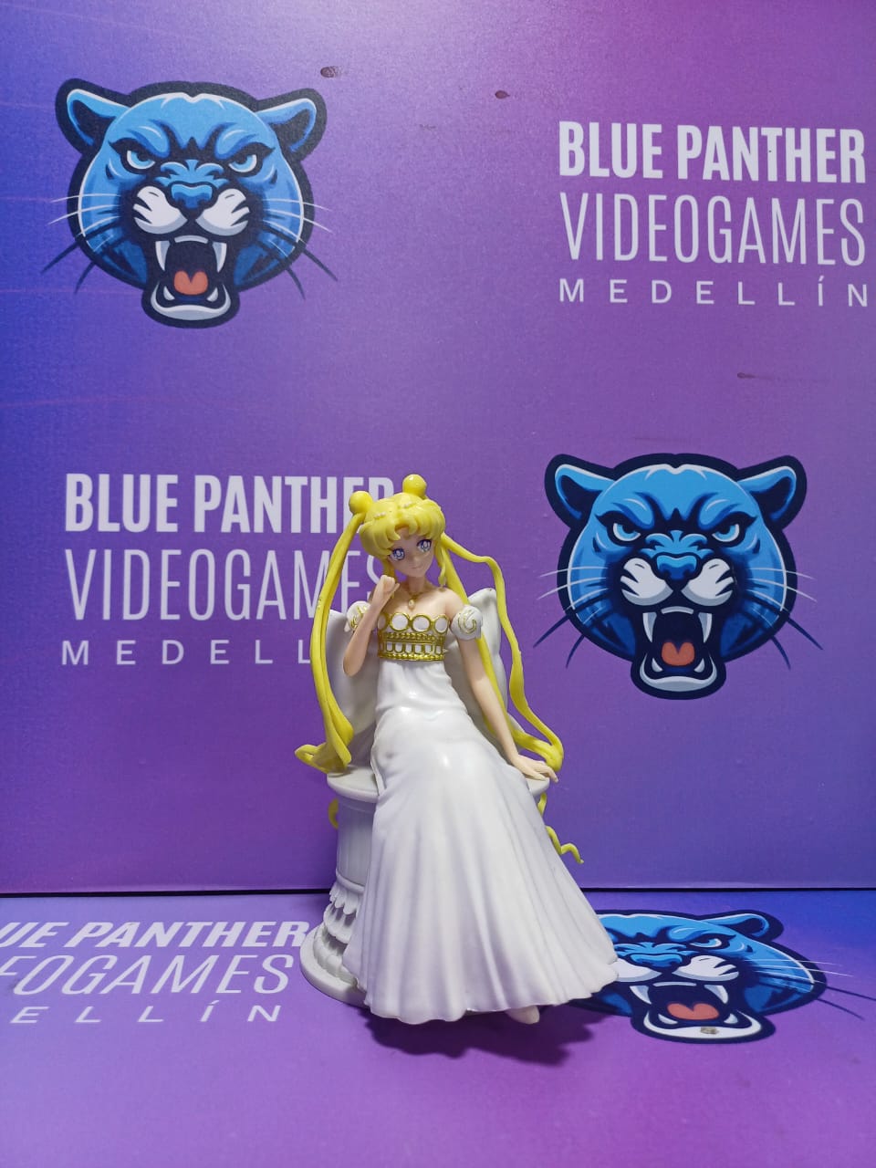 Sailor Moon boda sentado