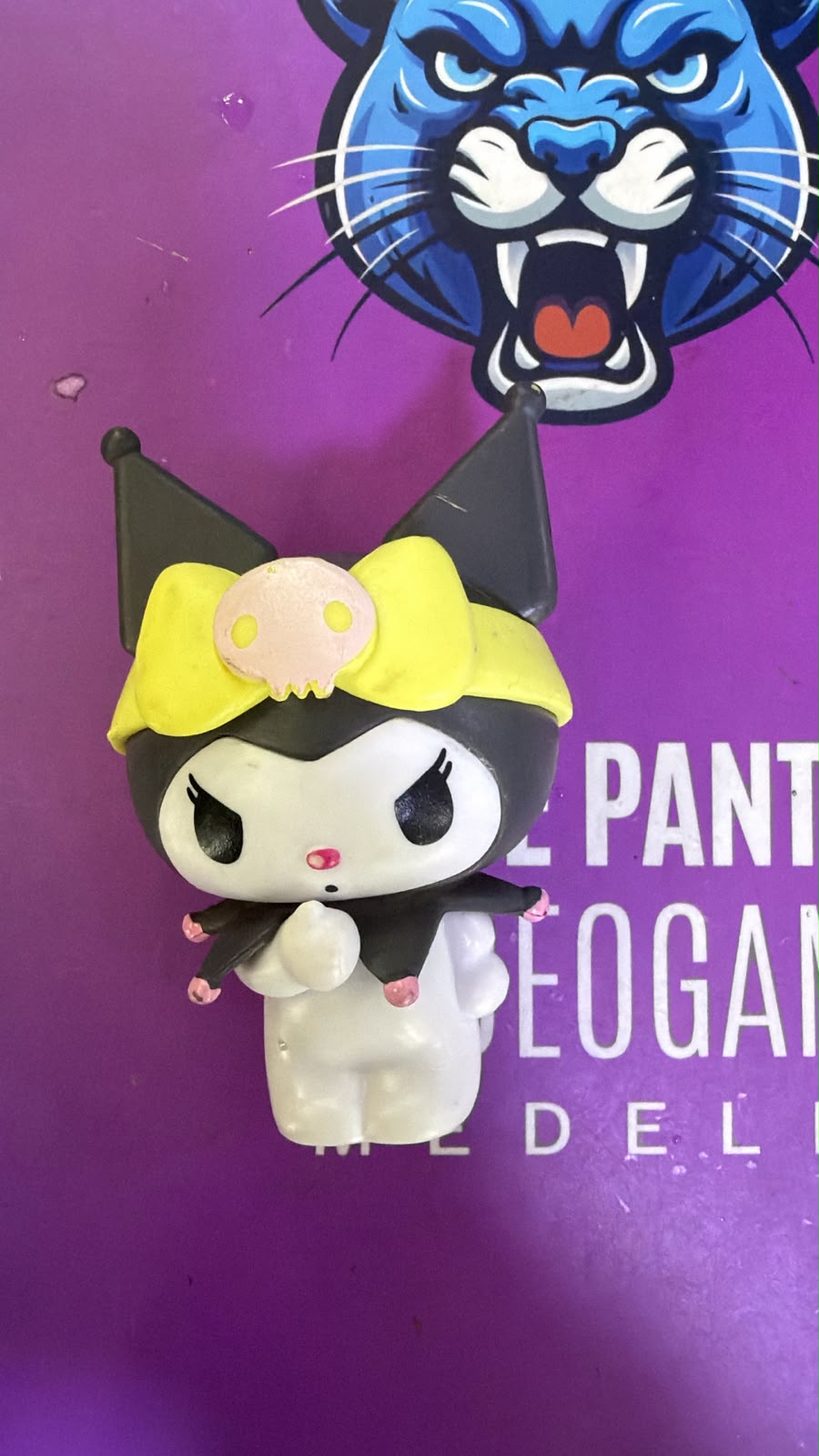 Kuromi moño amarillo