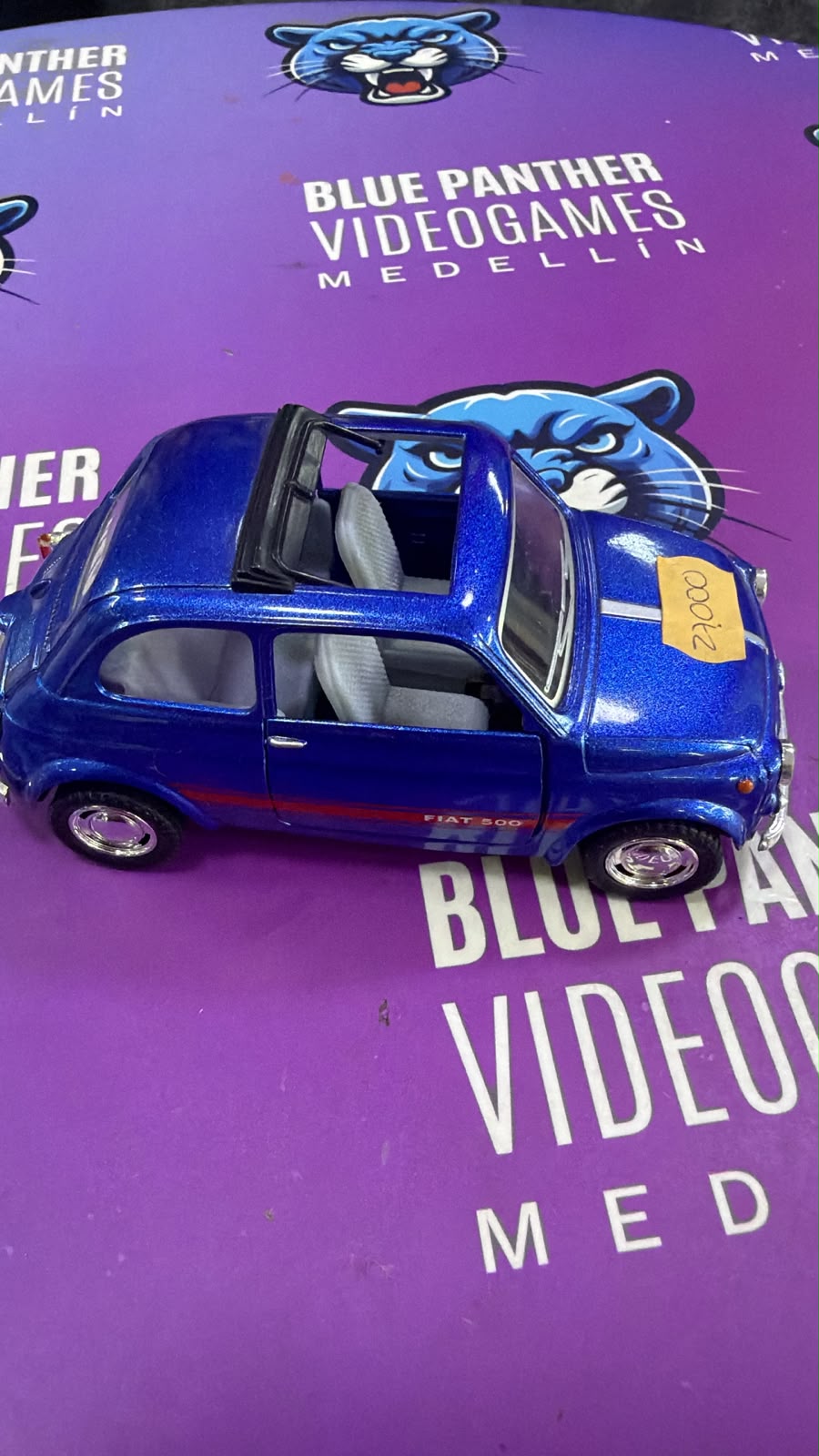 Fiat 500 azul escala 1:24