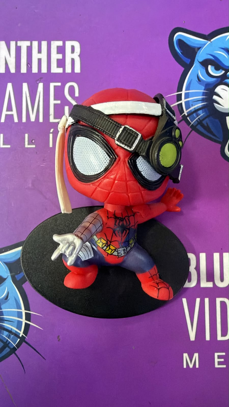 Spider-Man con el traje cibernético cabezón