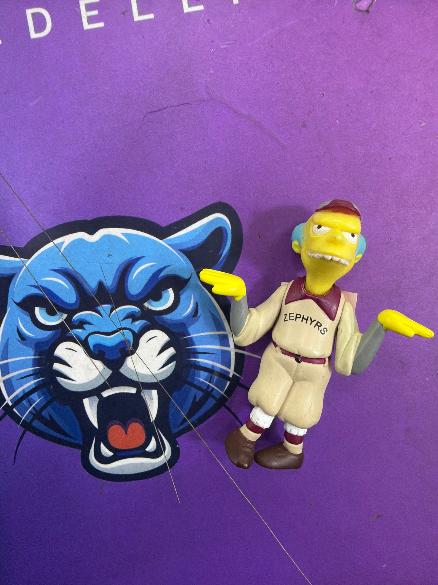 Señor Burns vestido como jugador de béisbol the simpsons