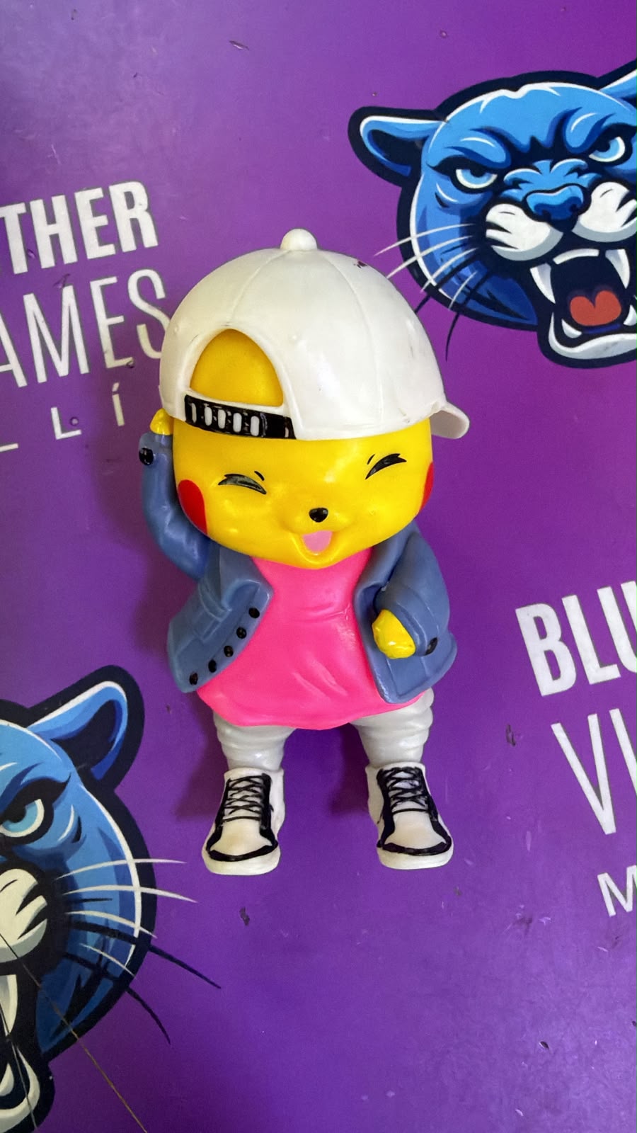 Pikachu con estilo urbano