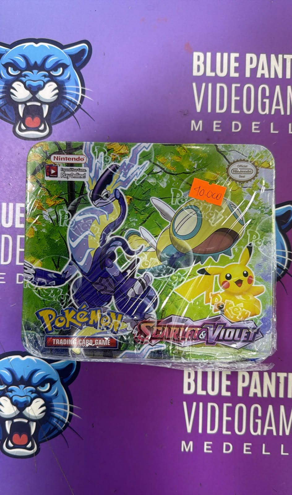 Pokémon Scarlet & Violet – Lata Metálica Coleccionable Miraidon & Pikachu