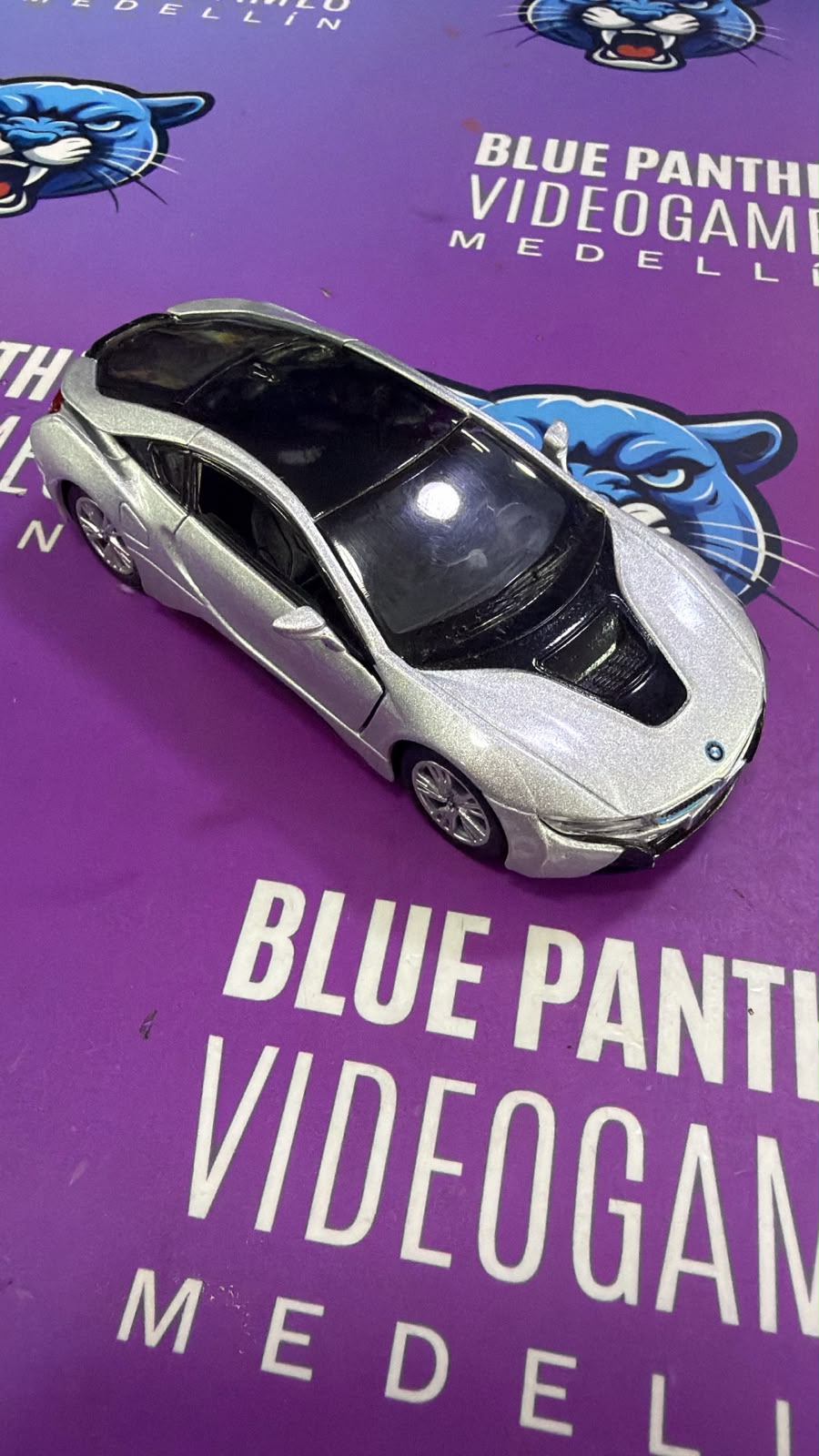 BMW I8 escala 1:36