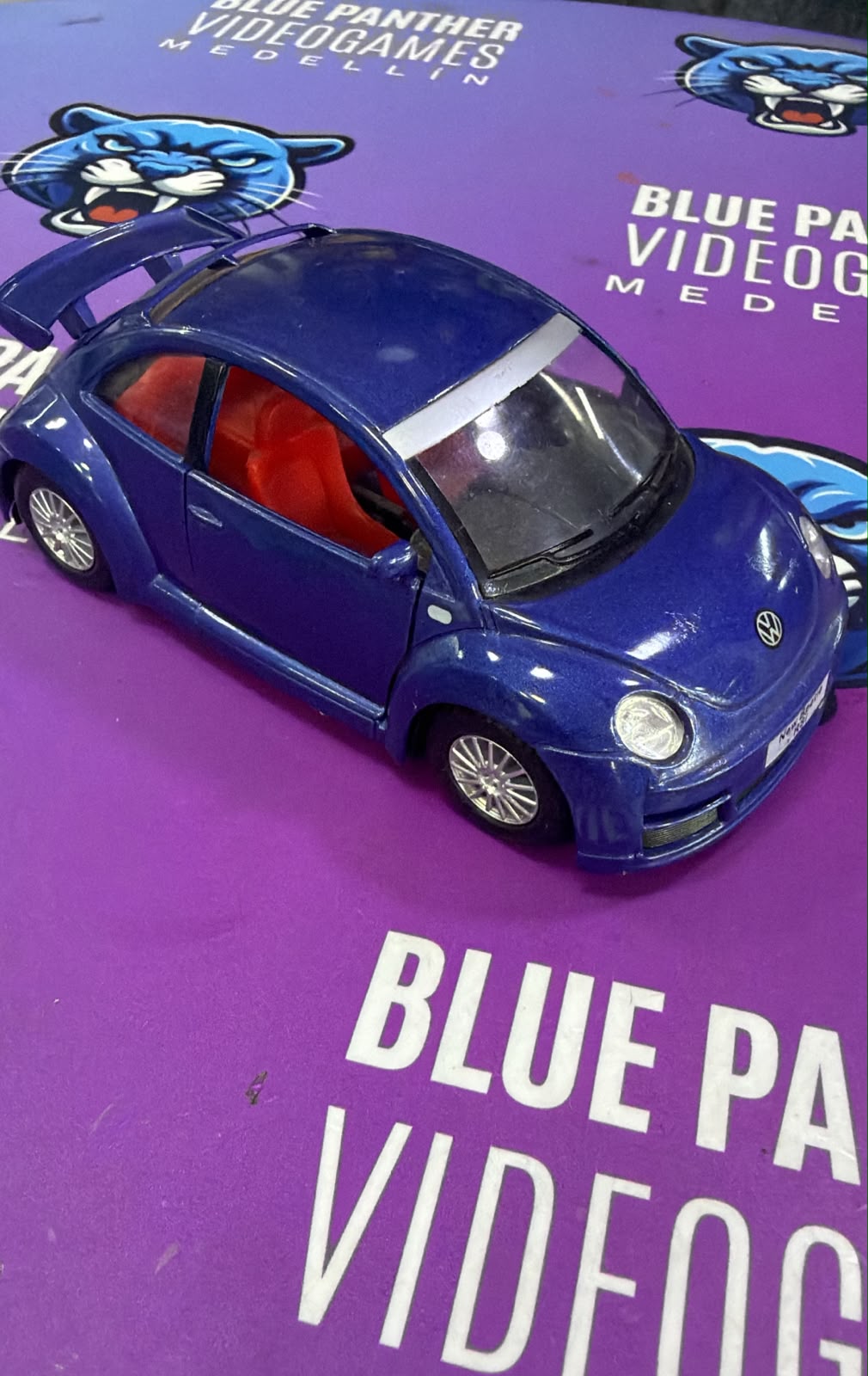 Volkswagen New Beetle escala 1:32