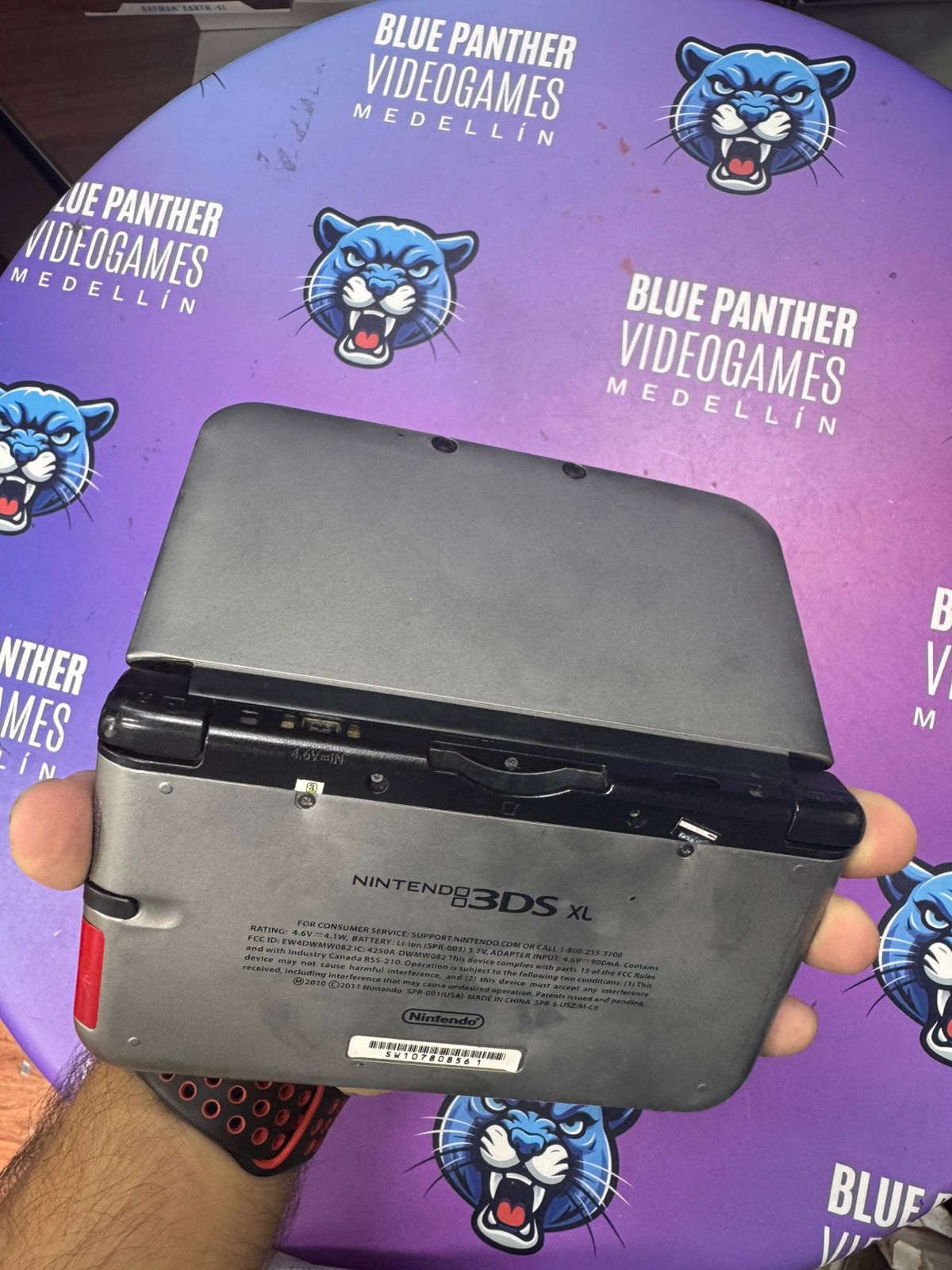 3DS XL con contenido interno (detalles en carcasa)