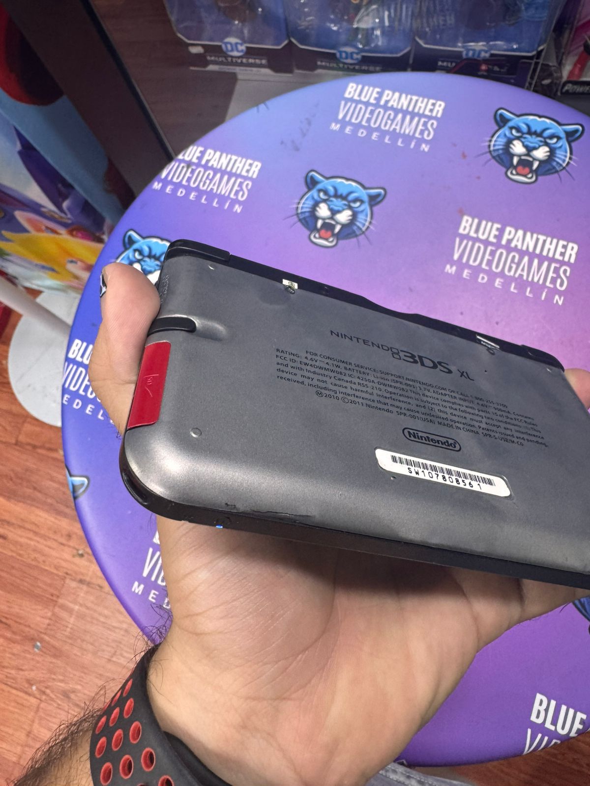 3DS XL con contenido interno (detalles en carcasa)