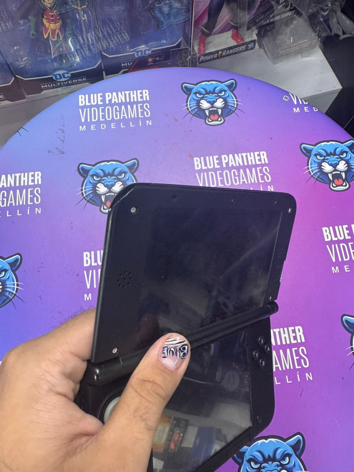 3DS XL con contenido interno (detalles en carcasa)