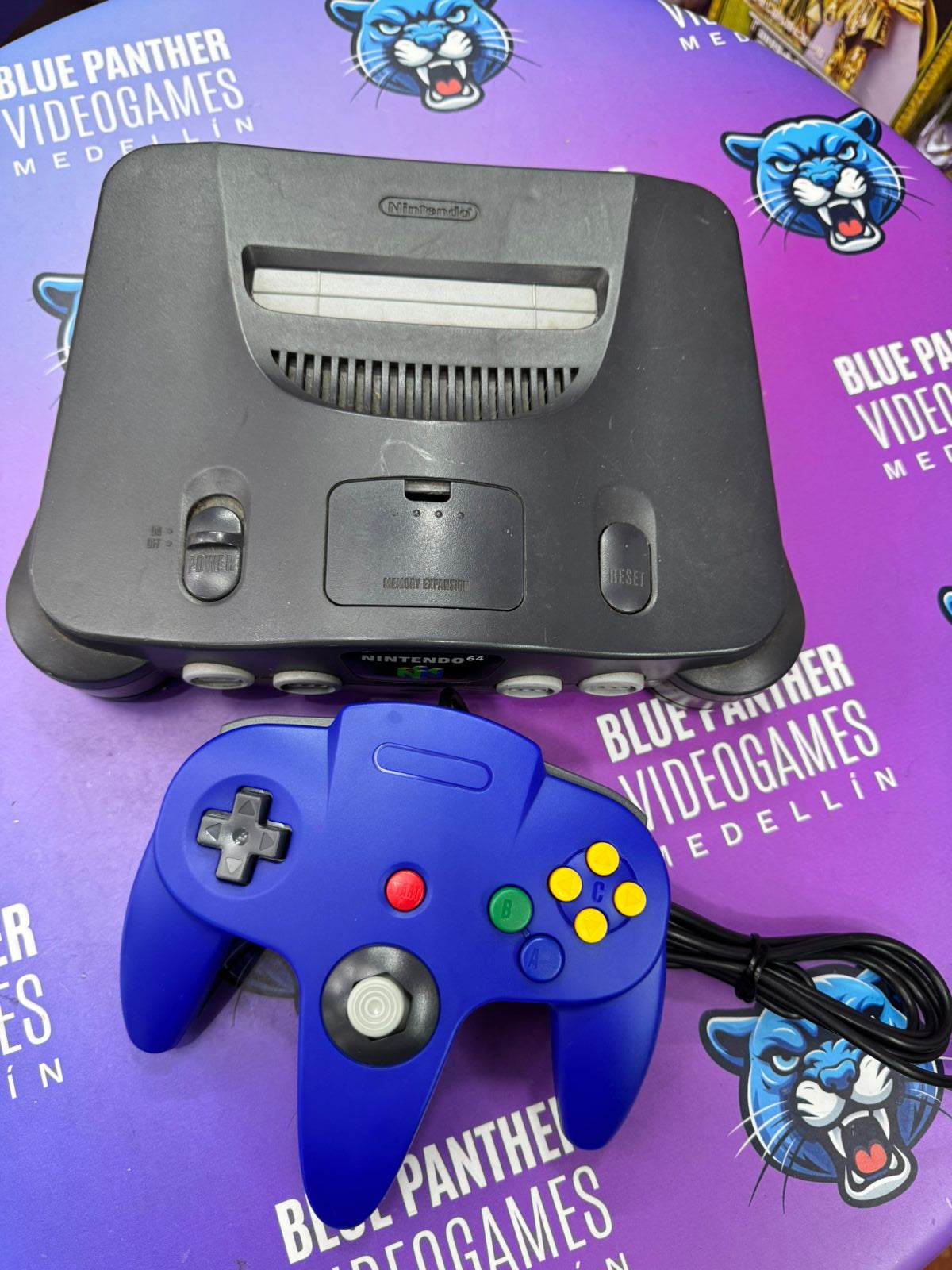 Nintendo 64 con control genérico