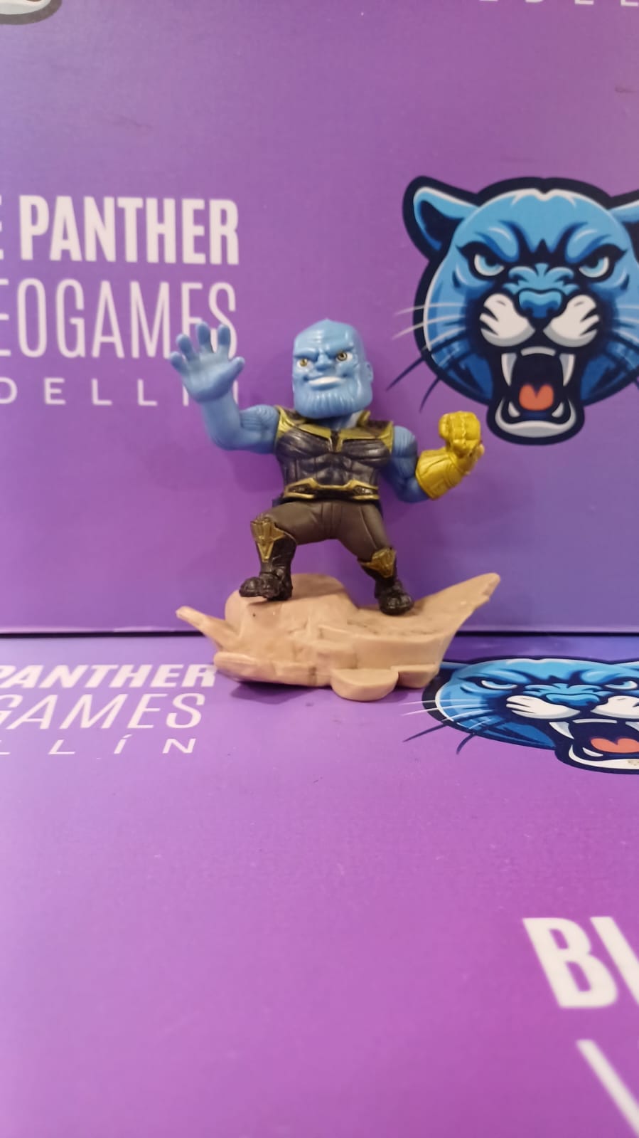 Thanos base piedra
