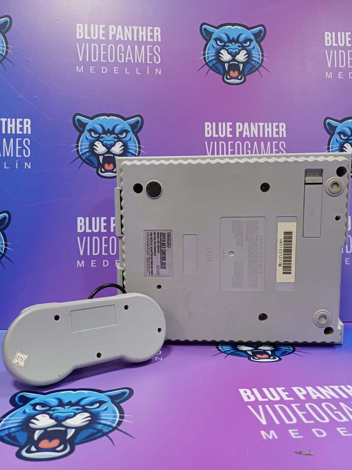 (4) Super Nintendo con un control