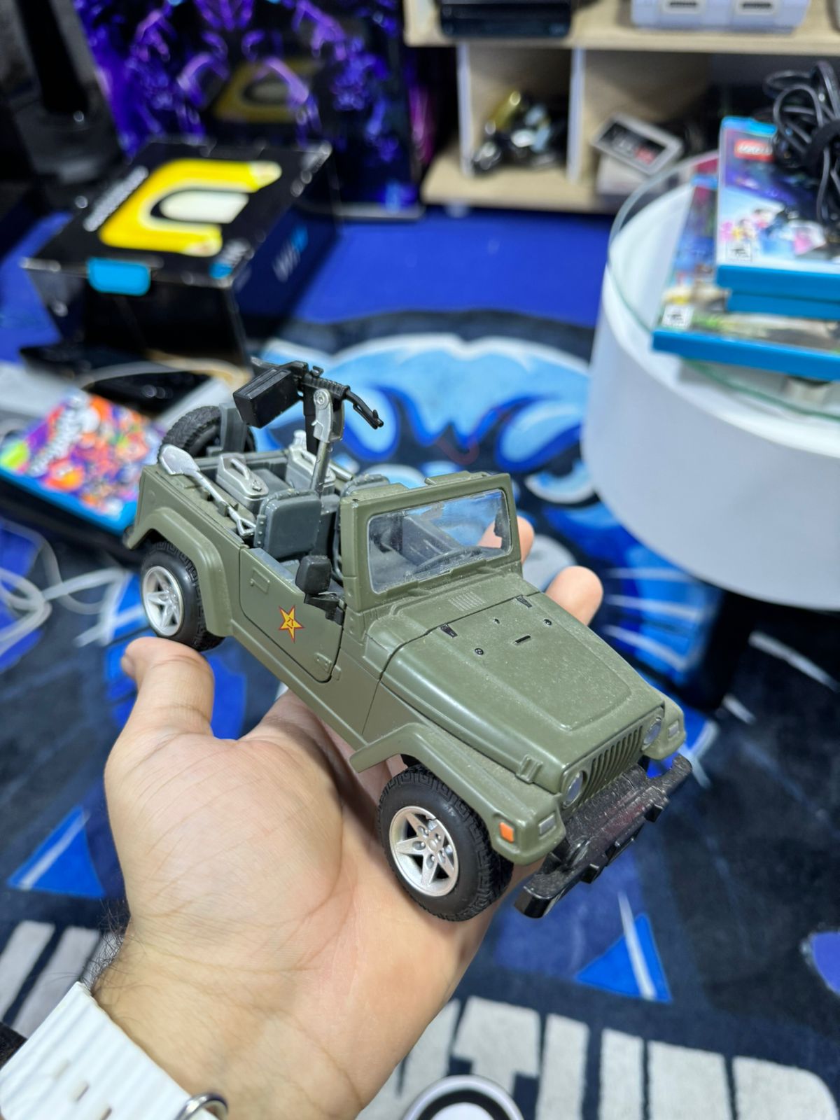 Camión militar con luces sin marca 1/24