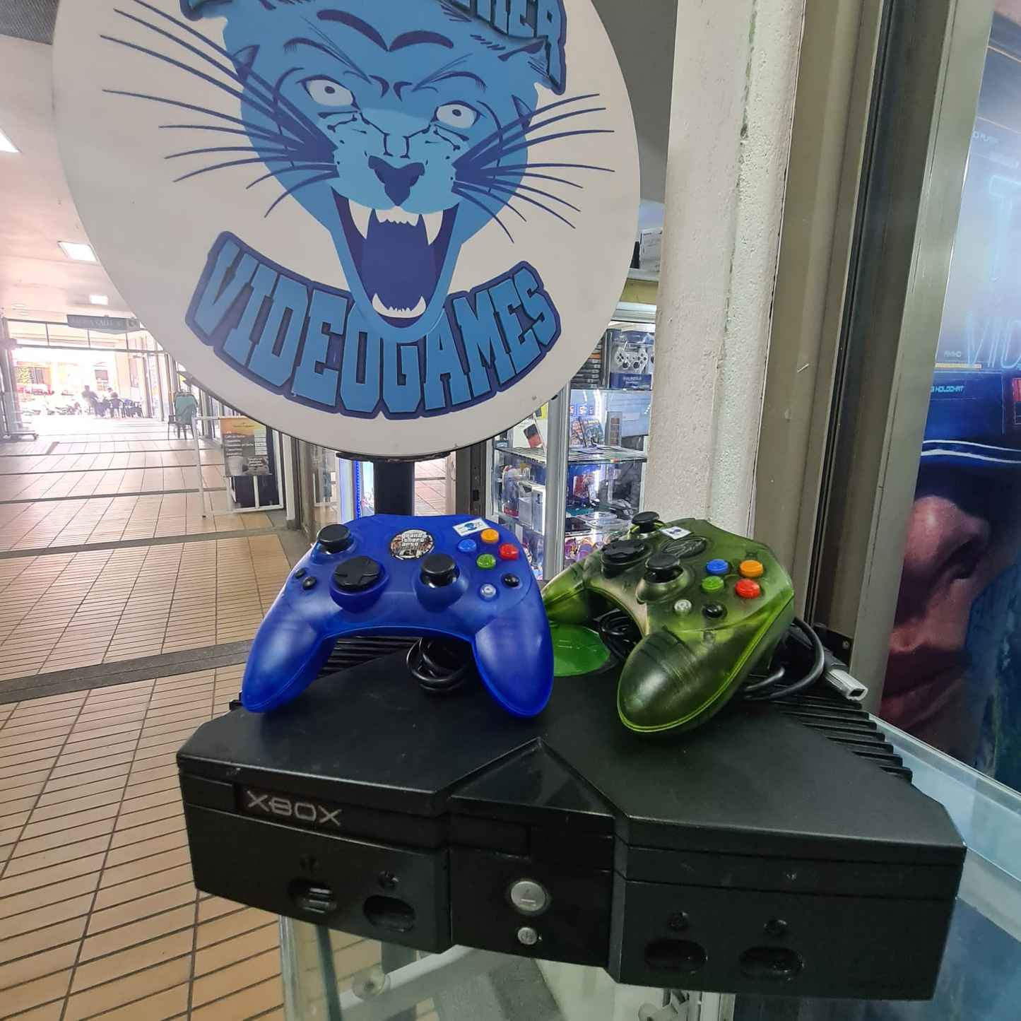 Xbox clásico Con emuladores,2 controles azul y verde