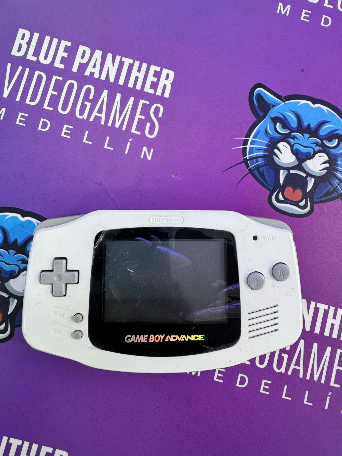 Game Boy Advance White sin tapa de pilas