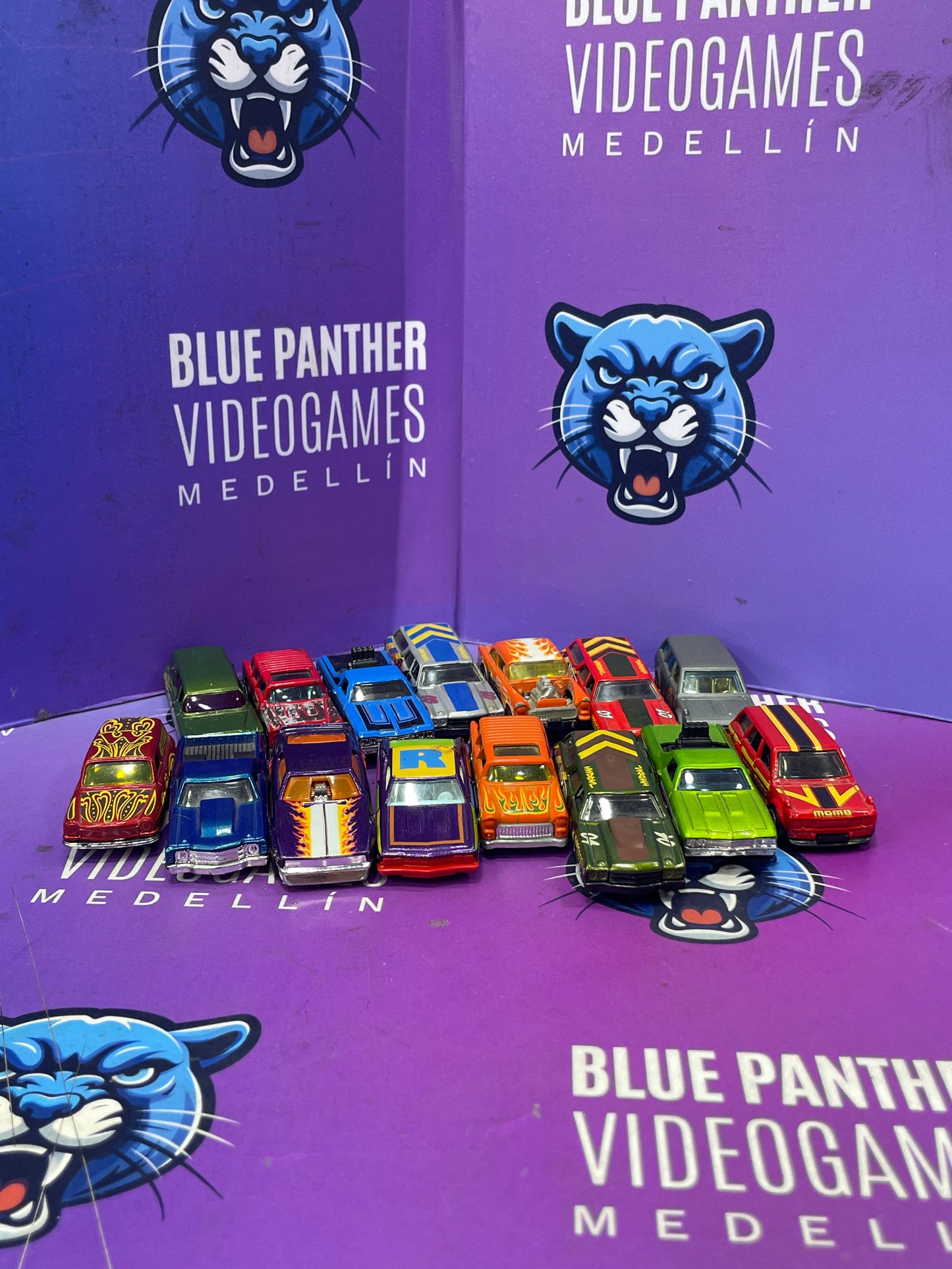 Hotwheels Lowraiders 1