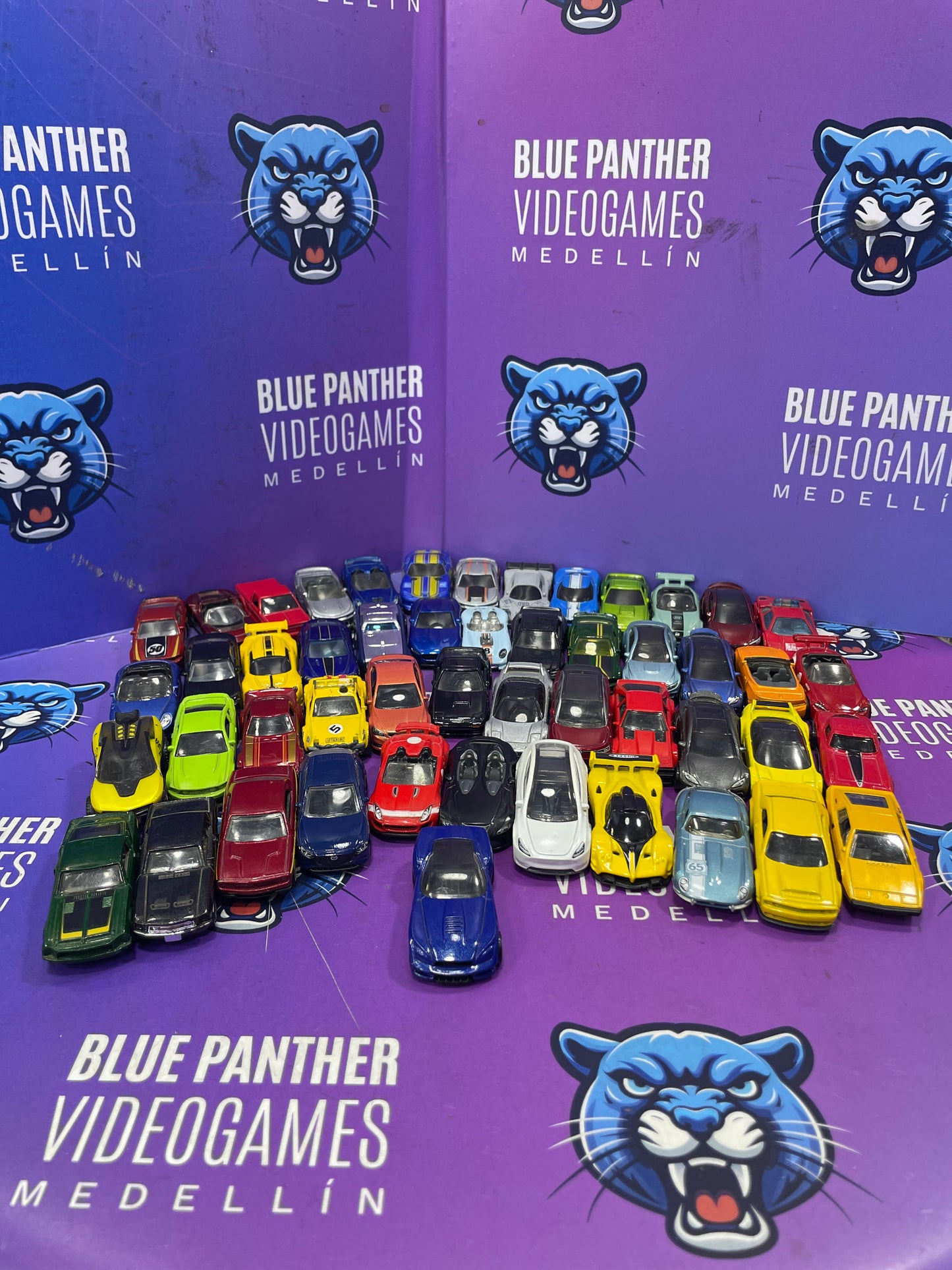 Hotwheels deportivos y variados