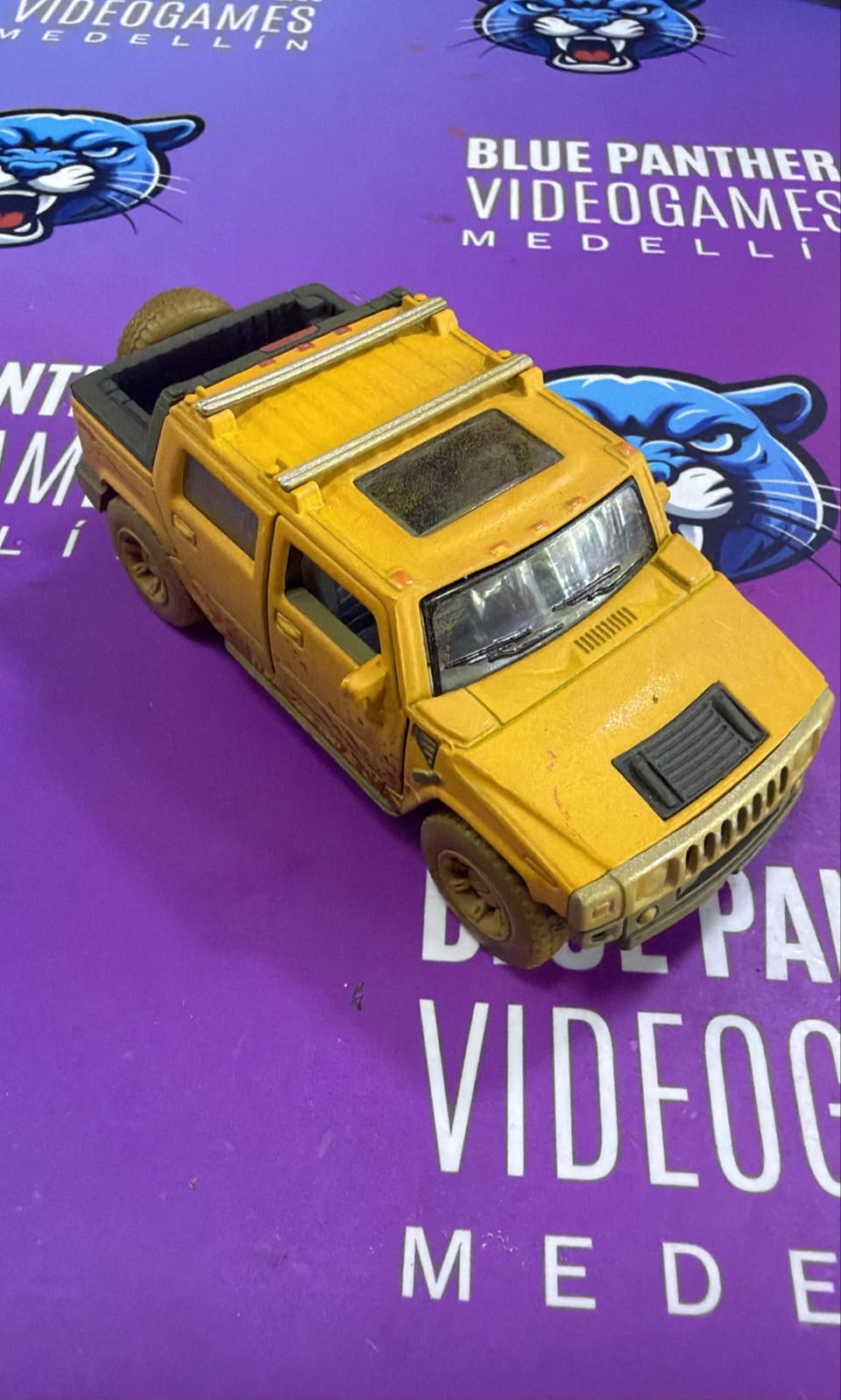 Hummer H2 SUT escala 1:40