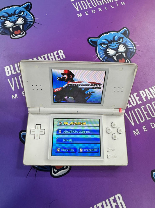 Nintendo DS Lite con R4, pantalla inferior algo amarillita