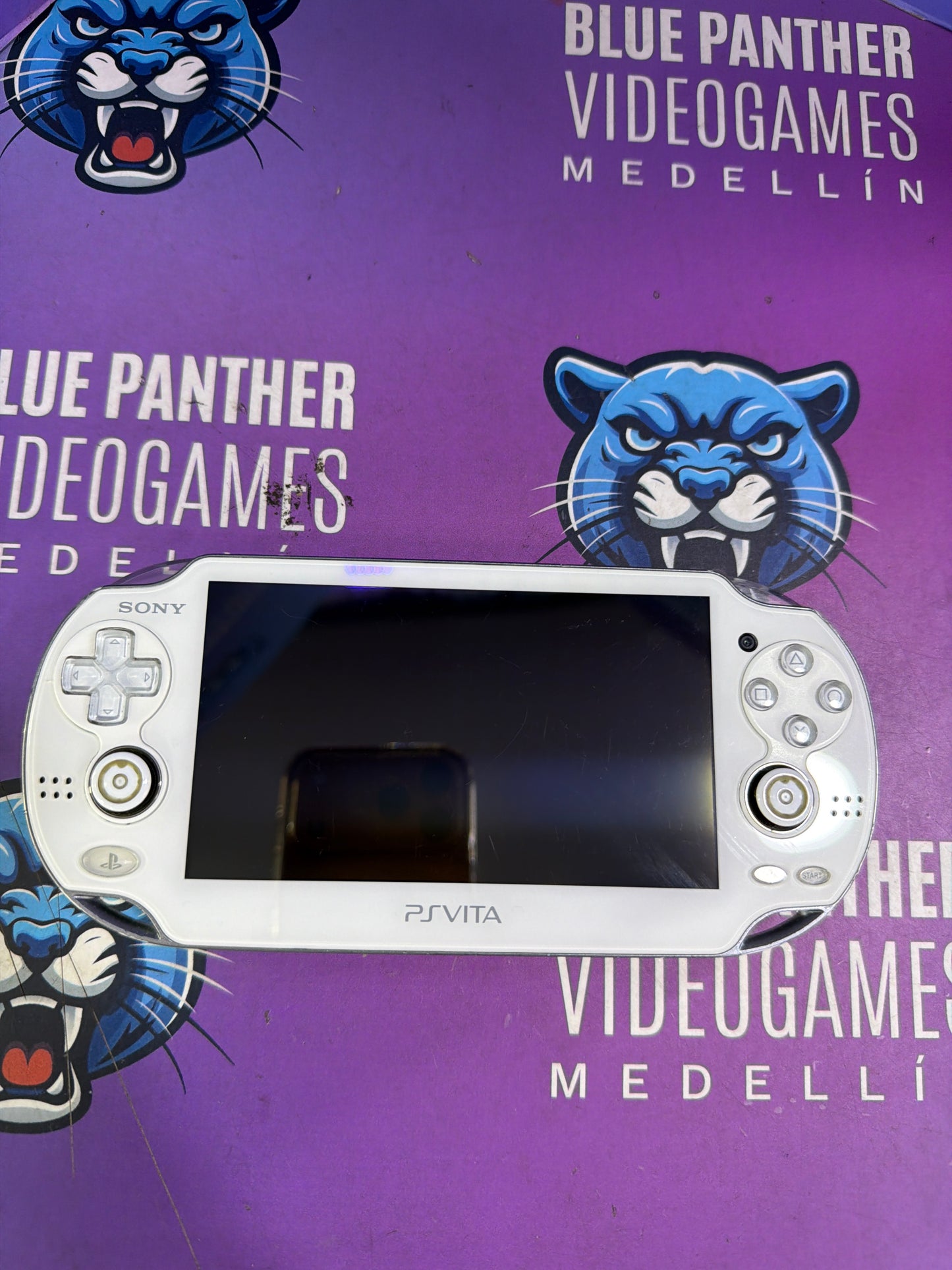 Ps vita White con tienda de juegos