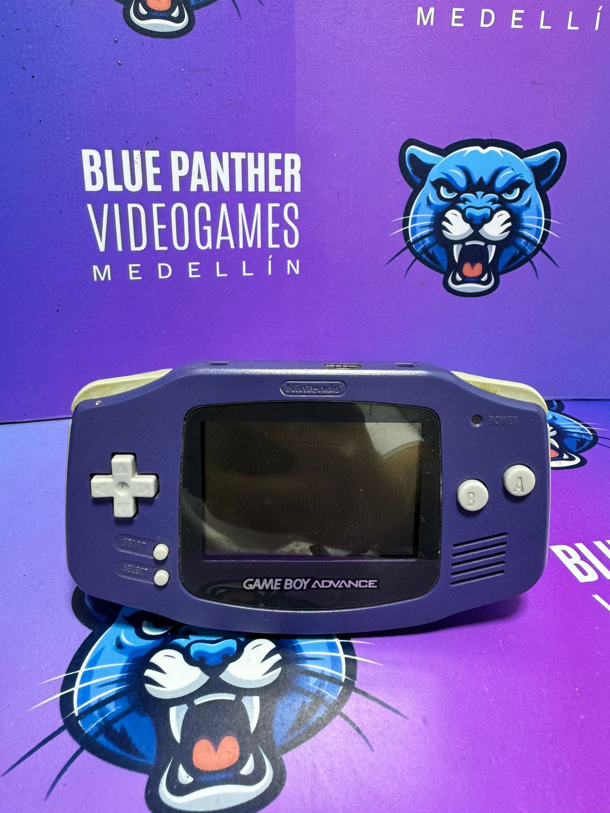 Game boy advance Morado con tapa