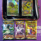 Pokemon Scarlet & Violet – Lata Metálica Coleccionable Latias & Pikachu