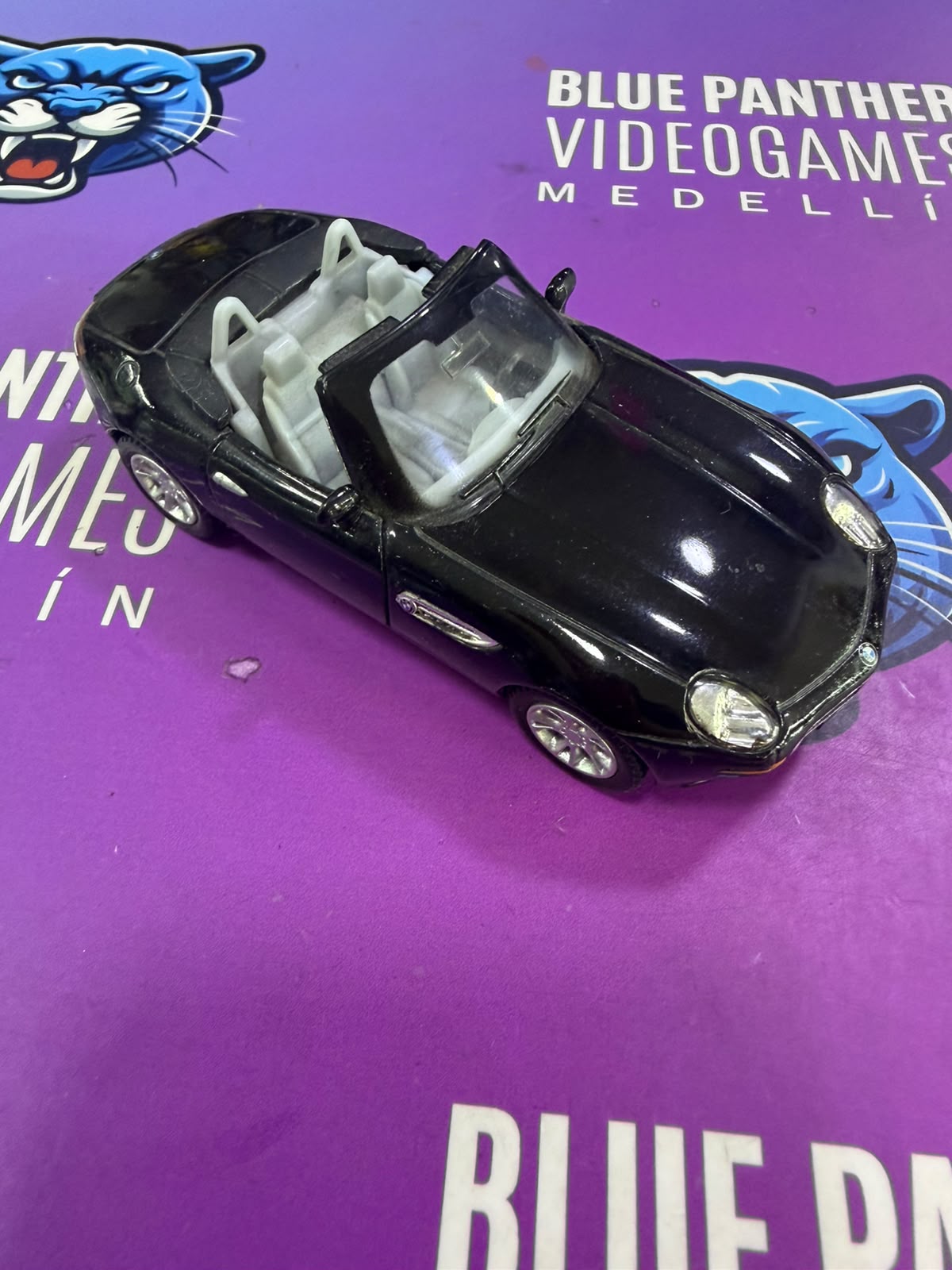 BMW Z8 Convertible escala 1:34