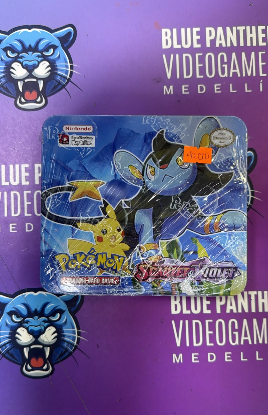 Pokemon Scarlet & Violet – Lata Metálica Coleccionable Luxray & Pikachu