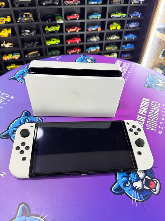 Nintendo Switch OLED (usada): Color Blanca , con caja y accesorios. Sin juegos