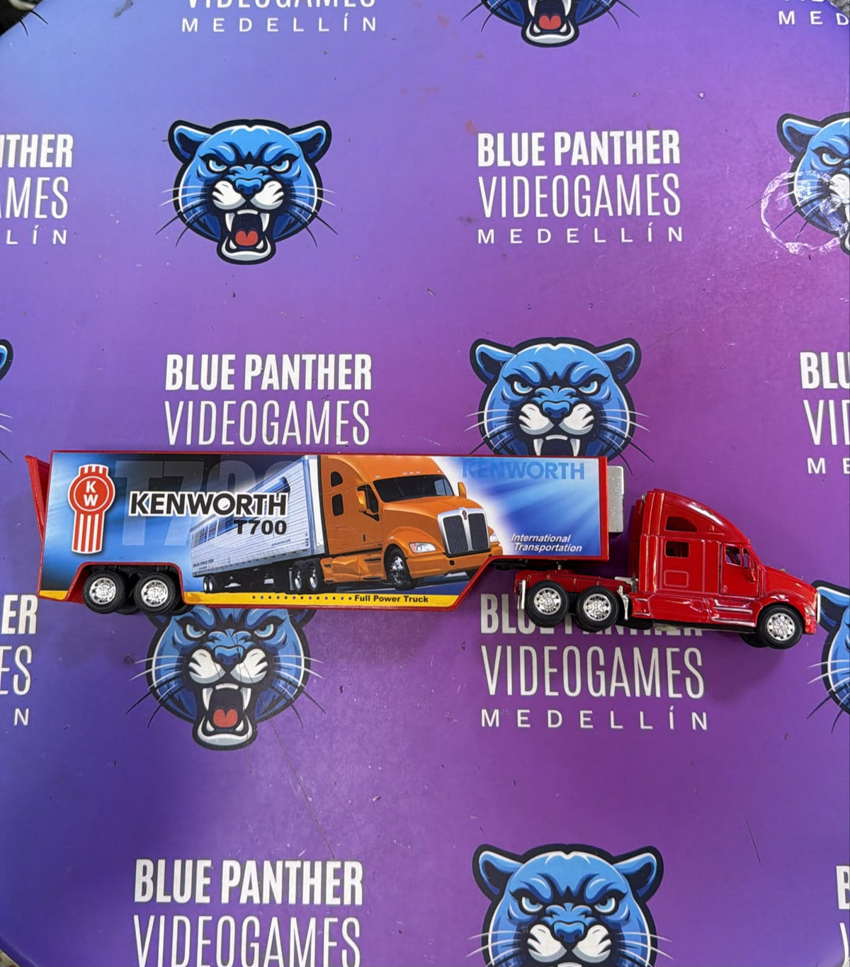 Kenworth T700