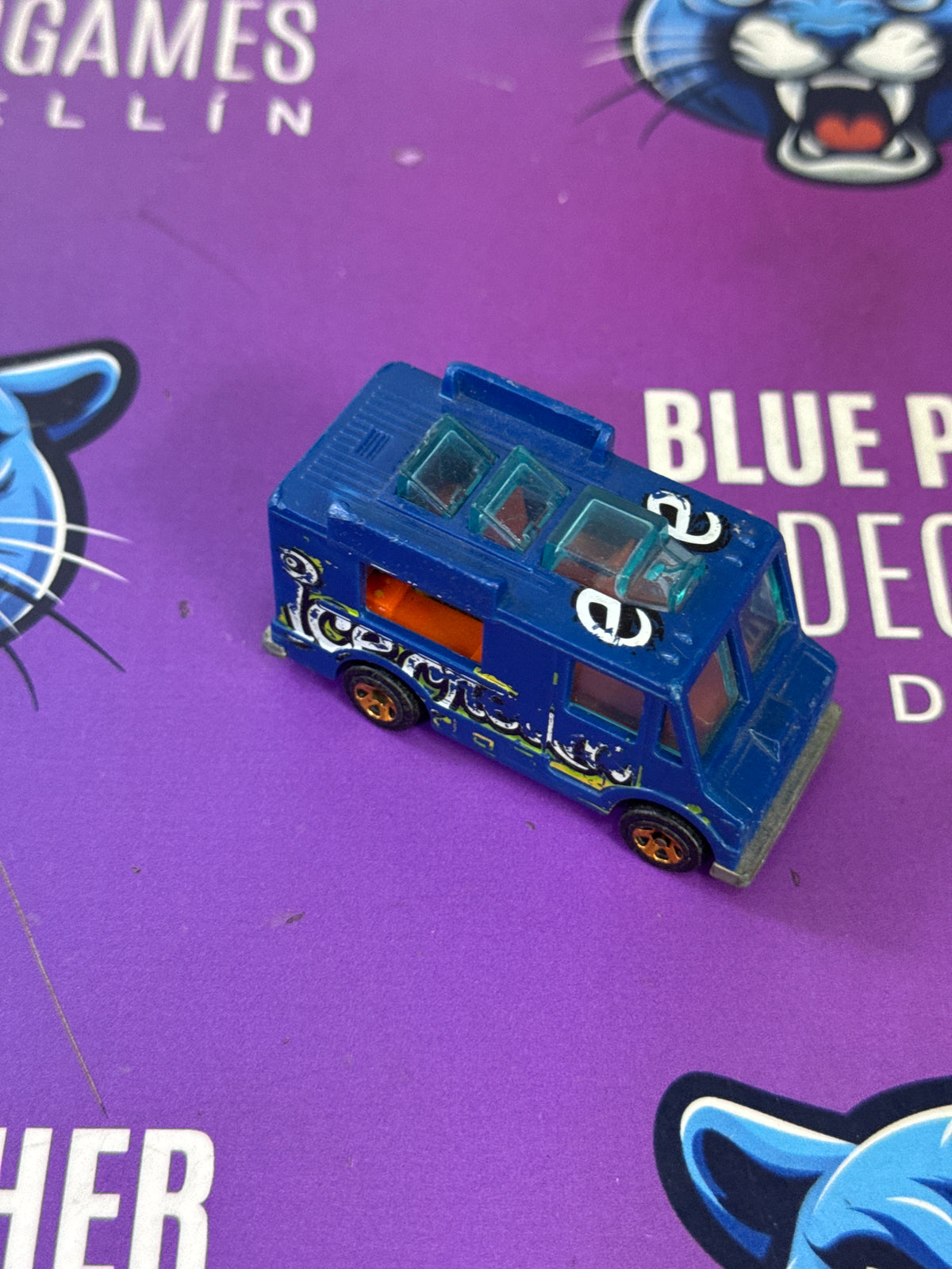 Quick bite - hotwheels