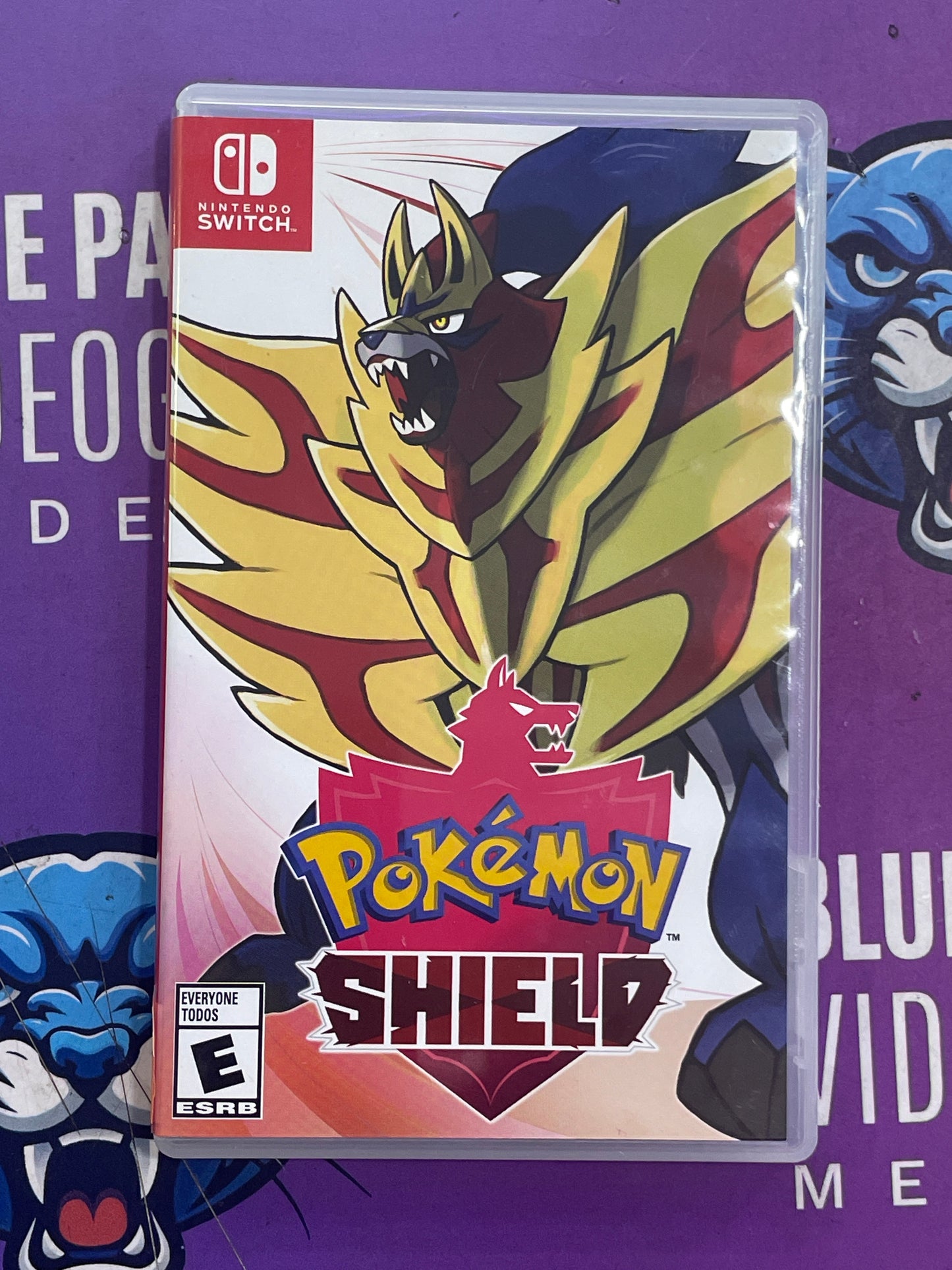 Pokemon Shield usado