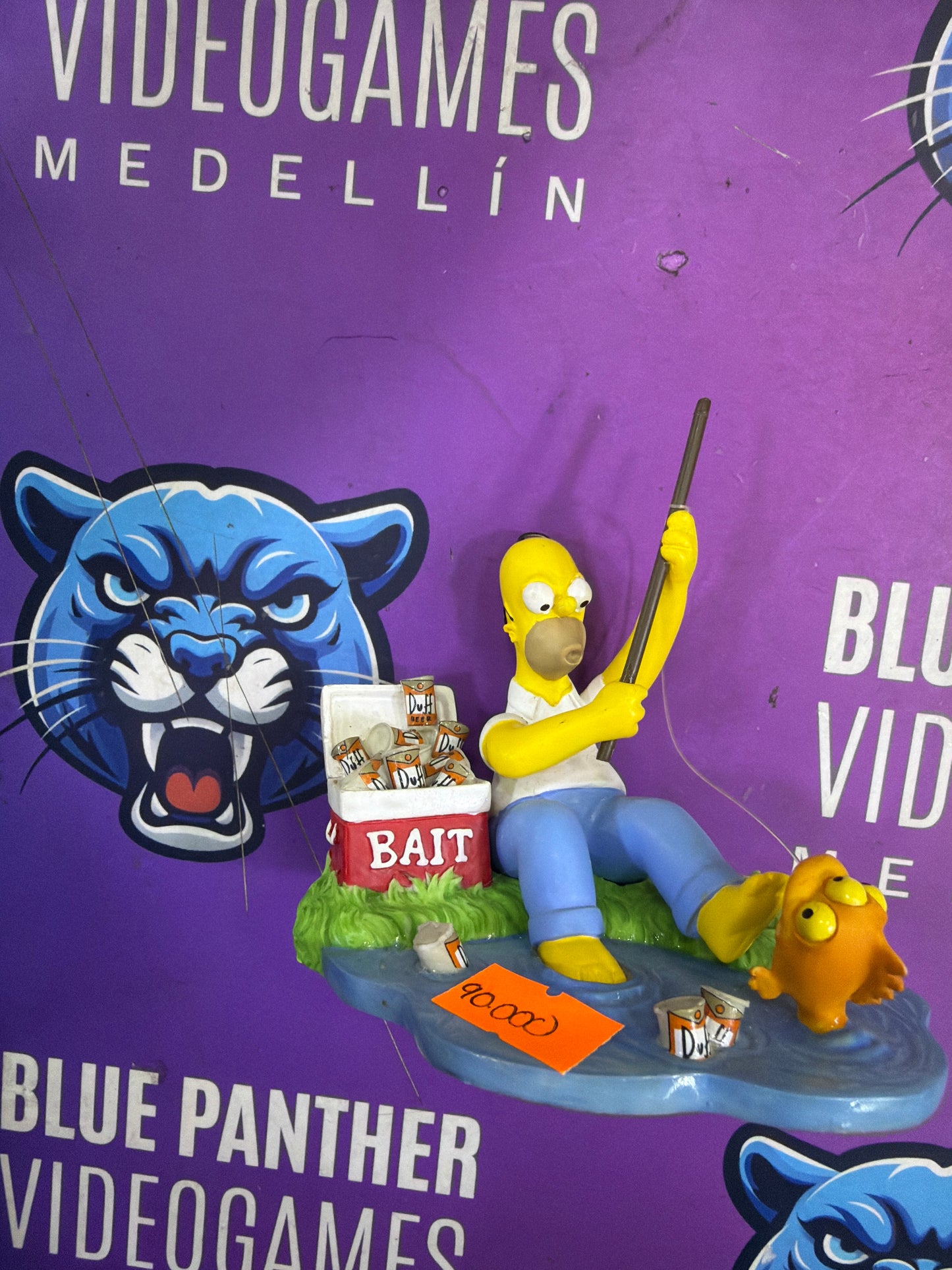 Homero Simpson pescando un pez de tres ojos the simpsons