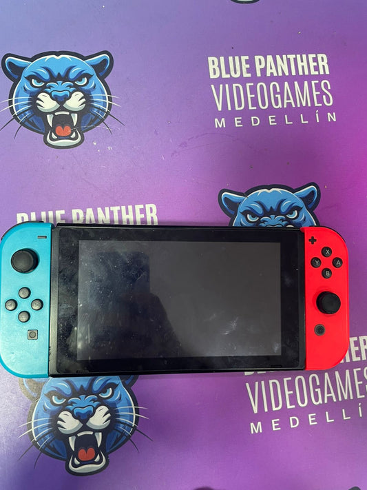Switch solo con cargador (leve despique)