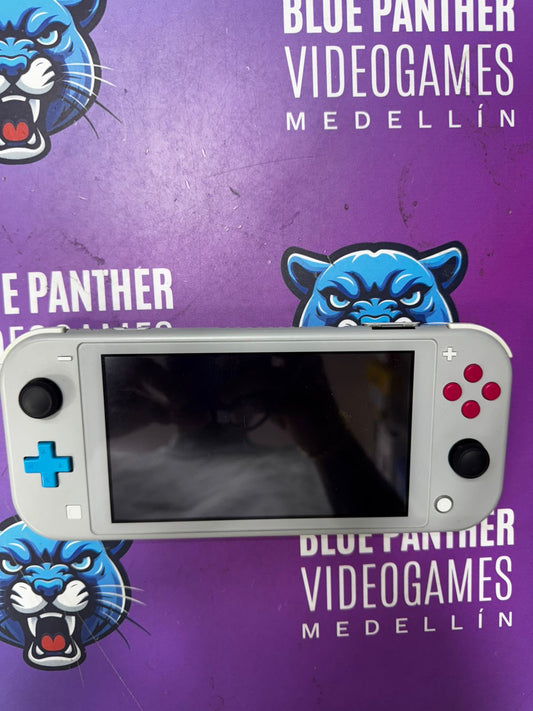 Switch Lite Edición Pokemon (detalle en carcasa)