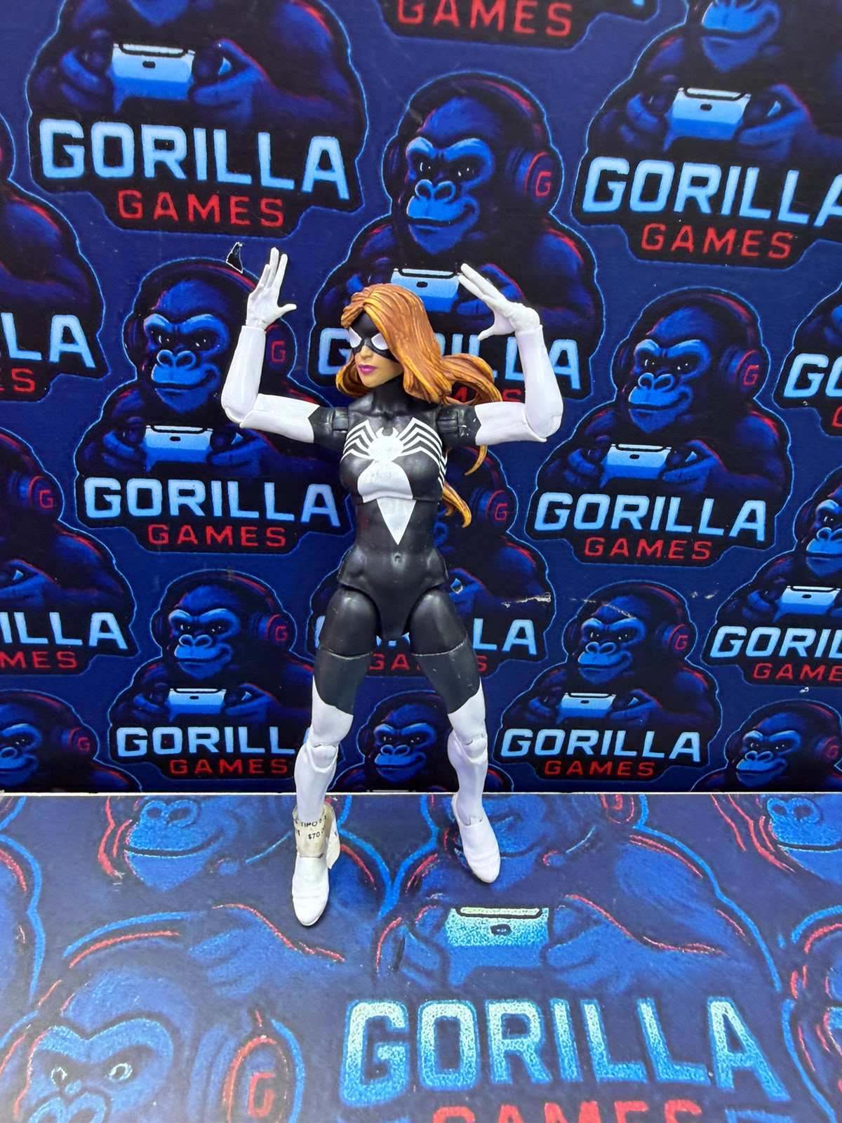 Spider-Woman en su traje negro