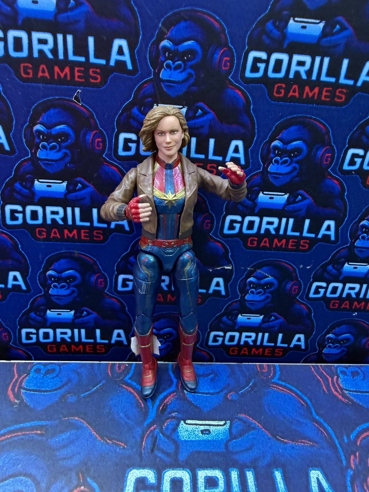 Capitana Marvel con chaqueta bomber de Marvel Legends