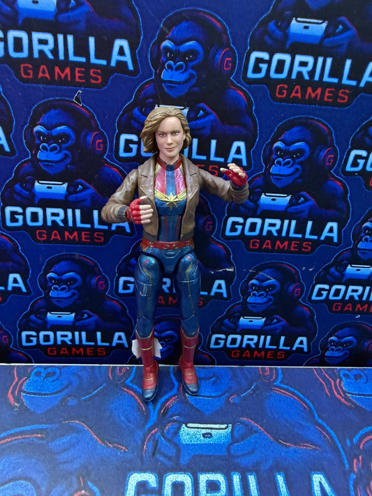 Capitana Marvel con chaqueta bomber de Marvel Legends