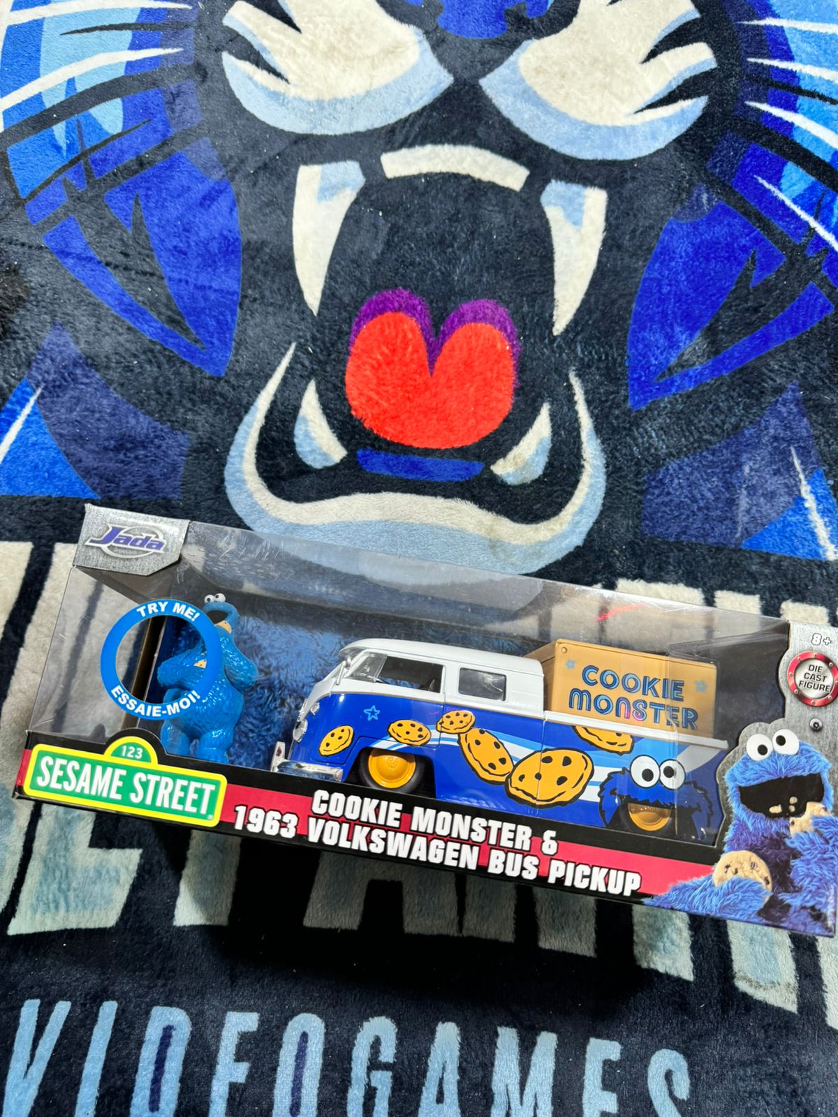 Cookie Monster Volkswagen Bus Pickup 1/24
